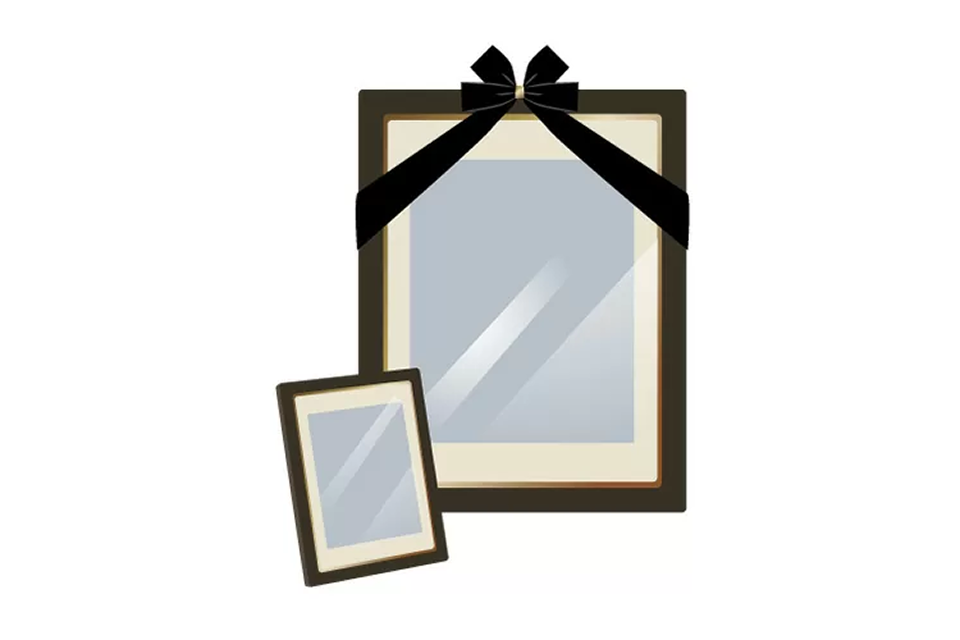 黒い飾りリボンが付いた大判の遺影用額縁と小判の遺影額が並ぶイラスト、宇都宮市 葬儀の案内に使われる市民葬祭アステルの告知イメージ